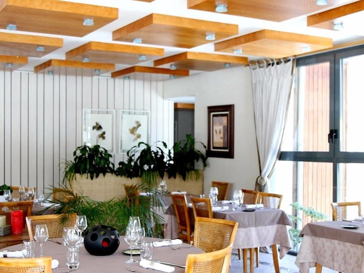 Logis Hotel Les Sapins Le Ménil Buitenkant foto
